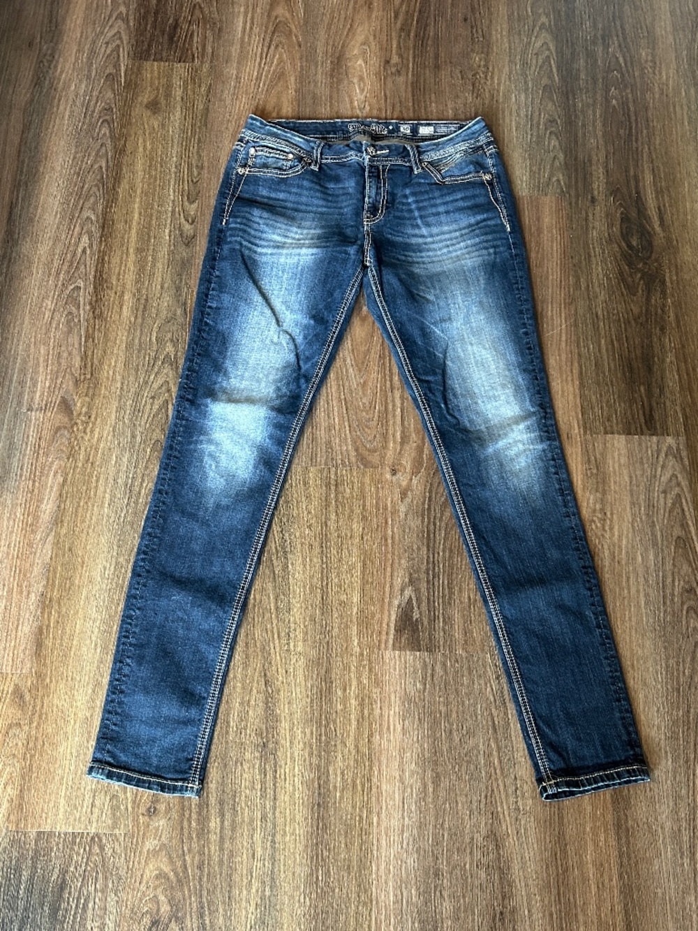 Miss Me Mid Rise Easy Skinny Jeans Women’s 30 - 33 Inseam